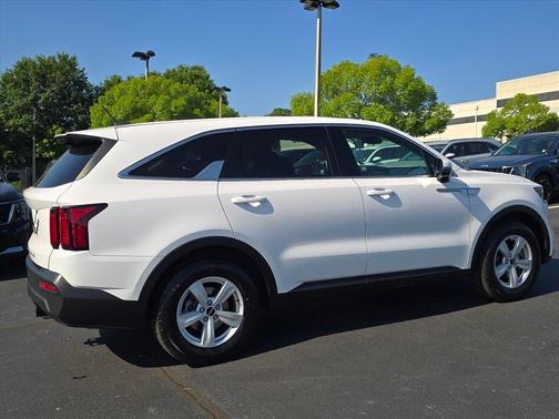 Glacial White Pearl 2022 Kia Sorento LX