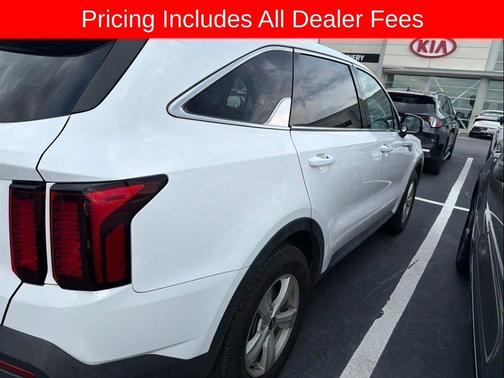 Glacial White Pearl 2022 Kia Sorento LX