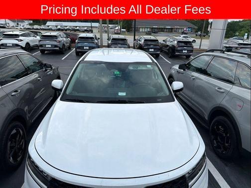 Glacial White Pearl 2022 Kia Sorento LX