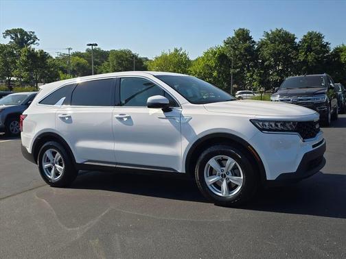 Glacial White Pearl 2022 Kia Sorento LX