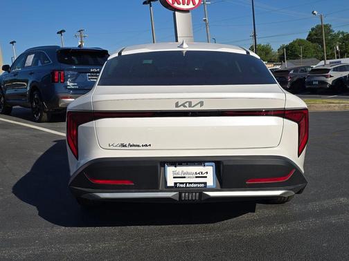 Snow White Pearl 2026 Kia K4 LX