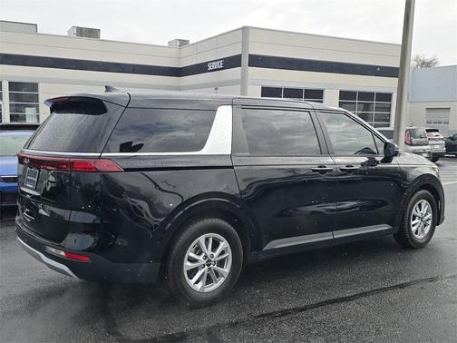 2023 Kia Carnival LX