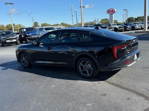 2025 Kia K4 LX
