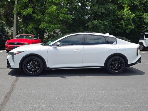 Snow White Pearl 2026 Kia K4 GT-LINE