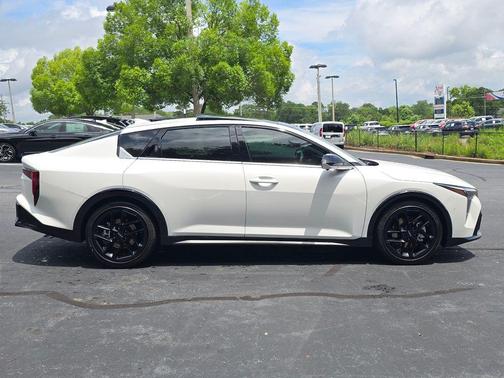 Snow White Pearl 2026 Kia K4 GT-LINE