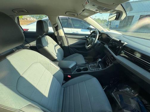 Pyrite Silver Metallic 2025 Volkswagen Jetta 1.5T SE