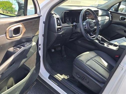 Glacial White Pearl 2023 Kia Sorento X-Line S