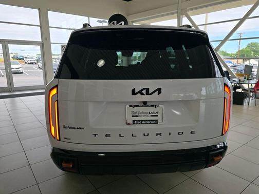 Glacial White Pearl 2027 Kia Telluride SX-Prestige