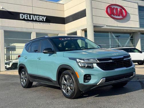 Blue / Black 2024 Kia Seltos S