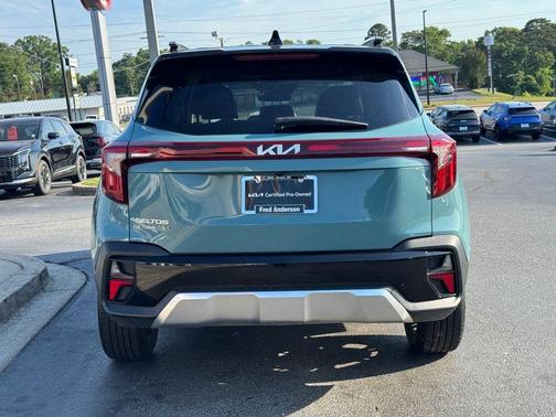 Blue / Black 2024 Kia Seltos S