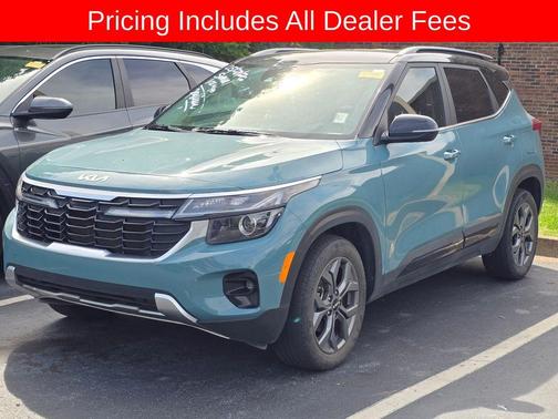 Blue / Black 2024 Kia Seltos S