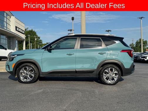 Blue / Black 2024 Kia Seltos S