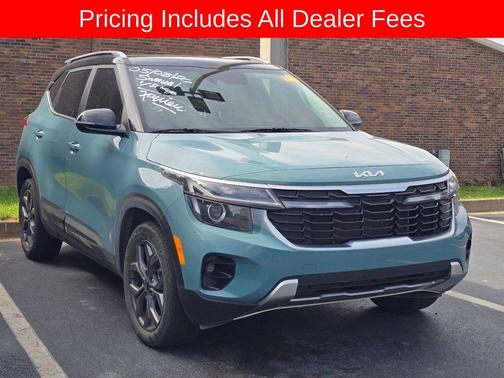 Blue / Black 2024 Kia Seltos S