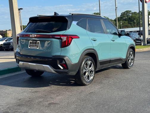 Blue / Black 2024 Kia Seltos S
