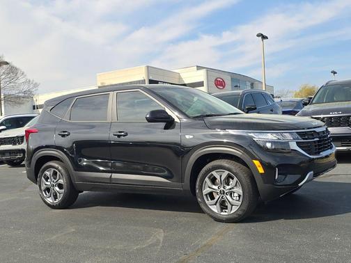 Fusion Orange 2026 Kia Seltos LX