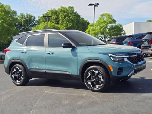 Blue / Black 2026 Kia Seltos S