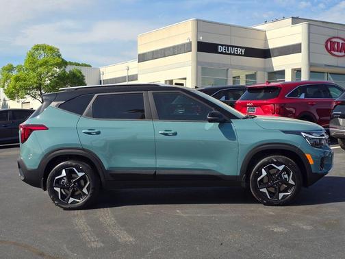 Blue / Black 2026 Kia Seltos S