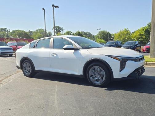 White Pearl 2026 Kia K4 LX