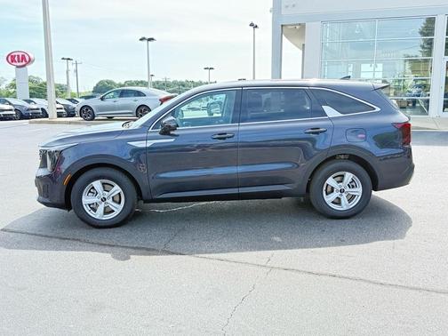 2025 Kia Sorento LX