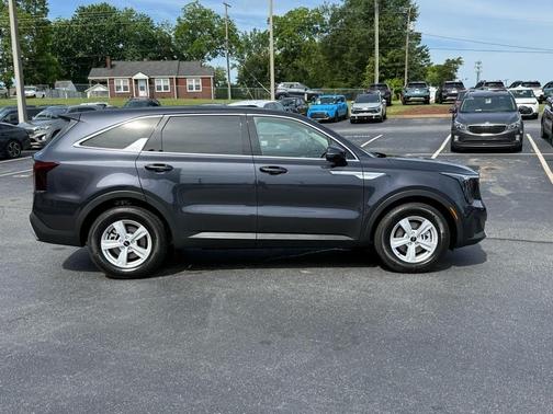 2025 Kia Sorento LX