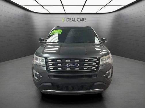 Silver Gray 2017 Ford Explorer XLT
