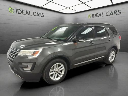 Silver Gray 2017 Ford Explorer XLT