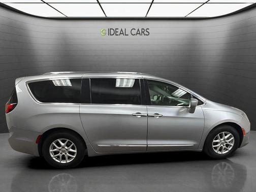 Billet Silver Metallic Clearcoat 2020 Chrysler Pacifica Touring L