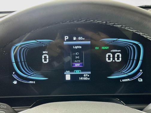 Snow White Pearl 2023 Kia Niro Touring