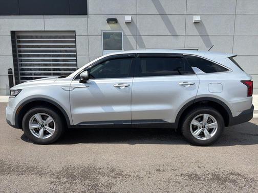 Sparkling Silver 2022 Kia Sorento LX
