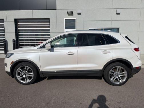 White Platinum Clearcoat Metallic 2017 Lincoln MKC Reserve