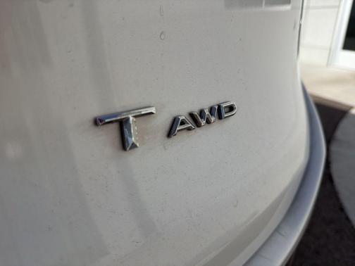 White Platinum Clearcoat Metallic 2017 Lincoln MKC Reserve