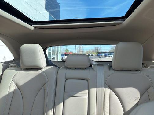 White Platinum Clearcoat Metallic 2017 Lincoln MKC Reserve