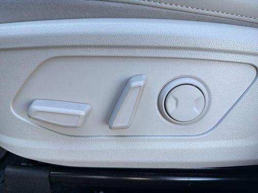 Glacial White Pearl 2025 Kia Sorento S