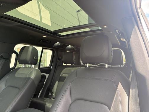 Fuji White 2024 Land Rover Defender 110 P300