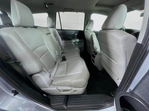 Lunar Silver Metallic 2022 Honda Pilot AWD Special Edition