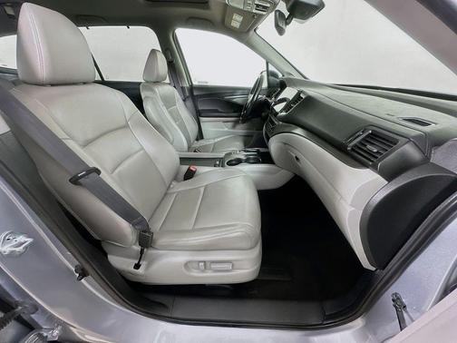 Lunar Silver Metallic 2022 Honda Pilot AWD Special Edition