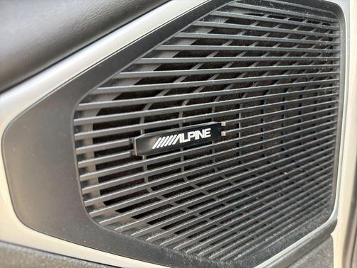 Luxury White Pearlcoat 2022 Jeep Wagoneer Series II 4x4