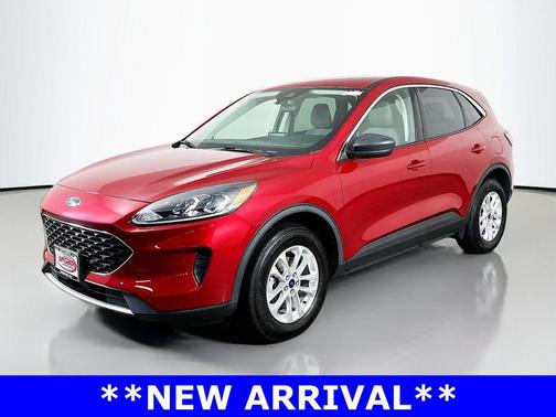 Rapid Red Metallic Tinted Clearcoat 2022 Ford Escape SE