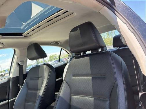 Pure White 2014 Volkswagen Jetta Auto SE w/Connectivity