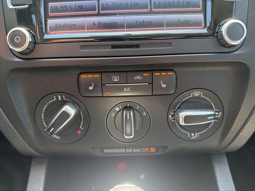 Pure White 2014 Volkswagen Jetta Auto SE w/Connectivity