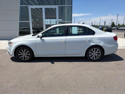 Pure White 2014 Volkswagen Jetta Auto SE w/Connectivity