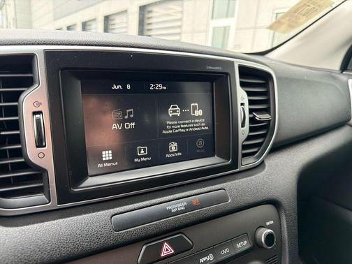 Mineral Silver 2018 Kia Sportage LX