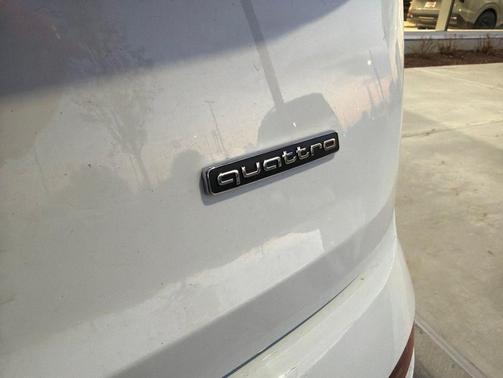 Carrara White 2023 Audi Q7 45 Premium Plus
