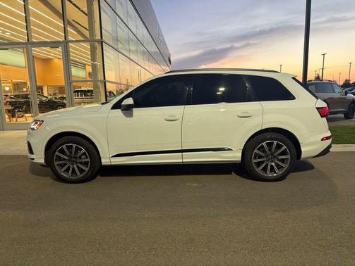 Carrara White 2023 Audi Q7 45 Premium Plus