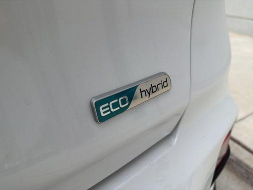 Snow White Pearl 2022 Kia Niro EX Premium