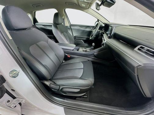 Glacial White Pearl 2023 Kia K5 LXS