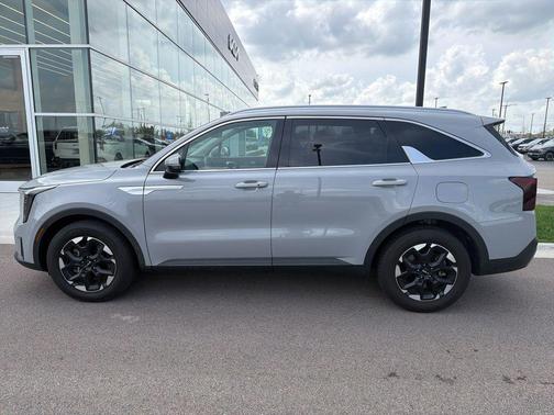 Wolf Gray 2025 Kia Sorento S