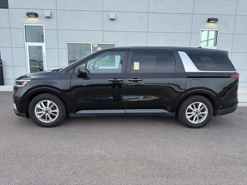 Aurora Black 2022 Kia Carnival LXS