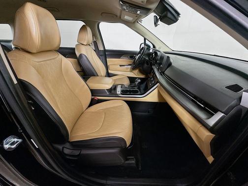 Aurora Black 2022 Kia Carnival LXS