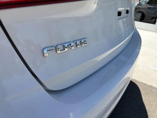Clear White 2018 Kia Forte S